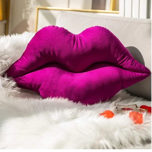 PURPLE VELVET 👄 LIPS HOME ESSENTIAL PILLOW *NEW*